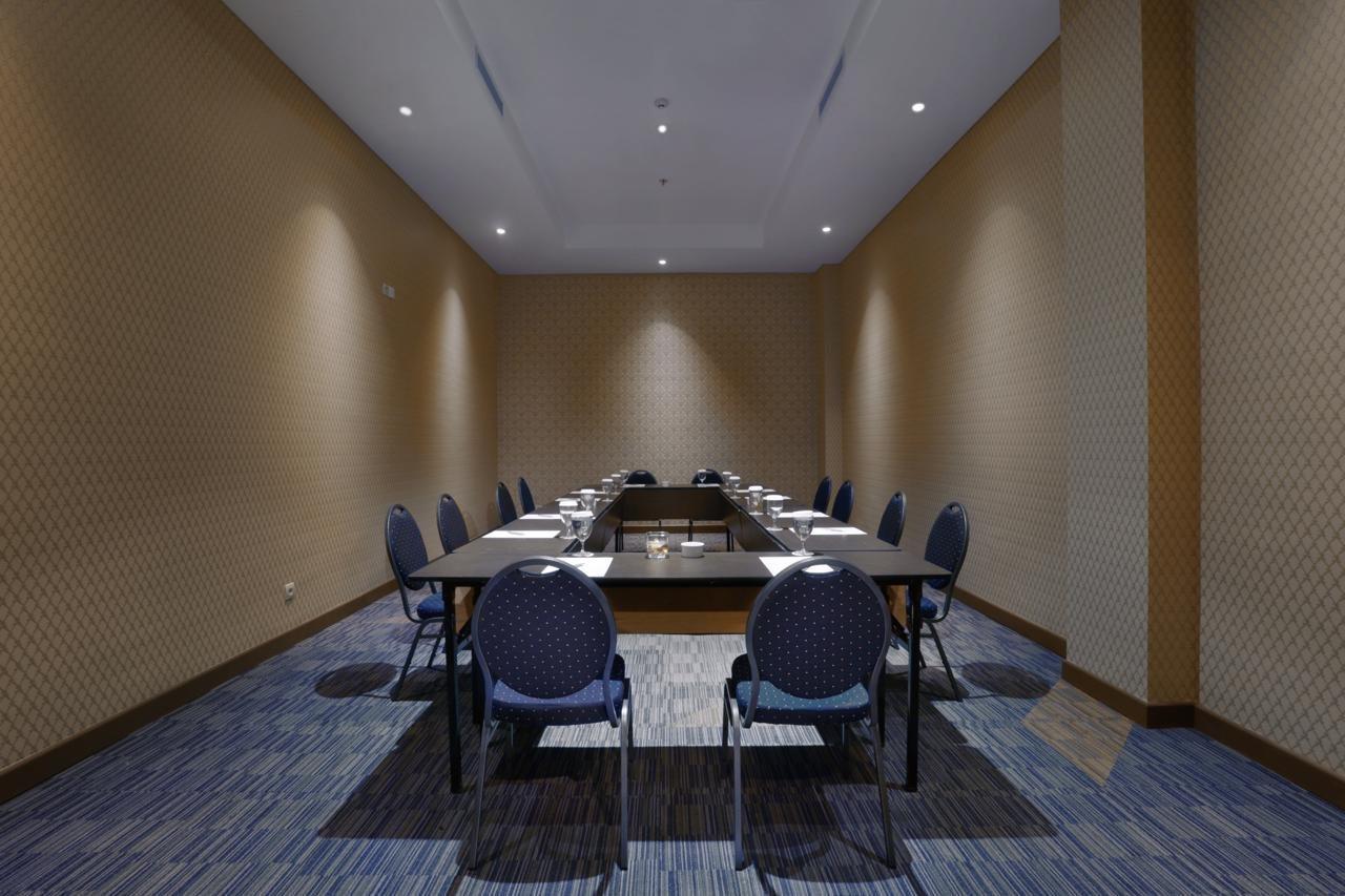 Aston Banyuwangi Hotel And Conference Center Экстерьер фото